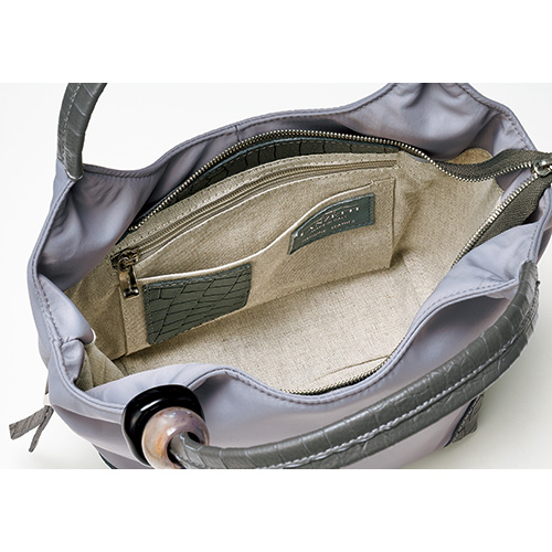 ナイロンハンドバッグ