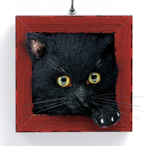 羊毛フェルト額「窓猫」