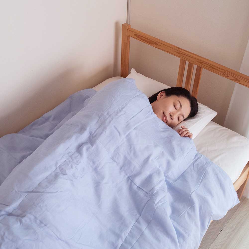 ふんわり二重ガーゼの洗えるダウンケット