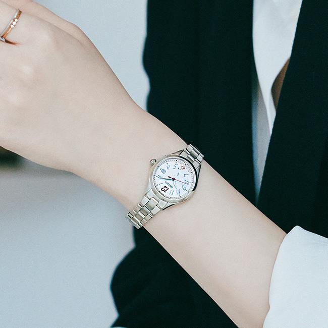 ルキア／ソーラー電波レディスウオッチ