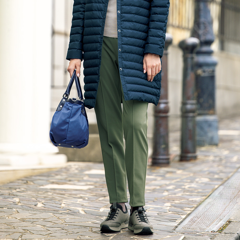 ジョーゼット風ピンタックテーパードパンツ