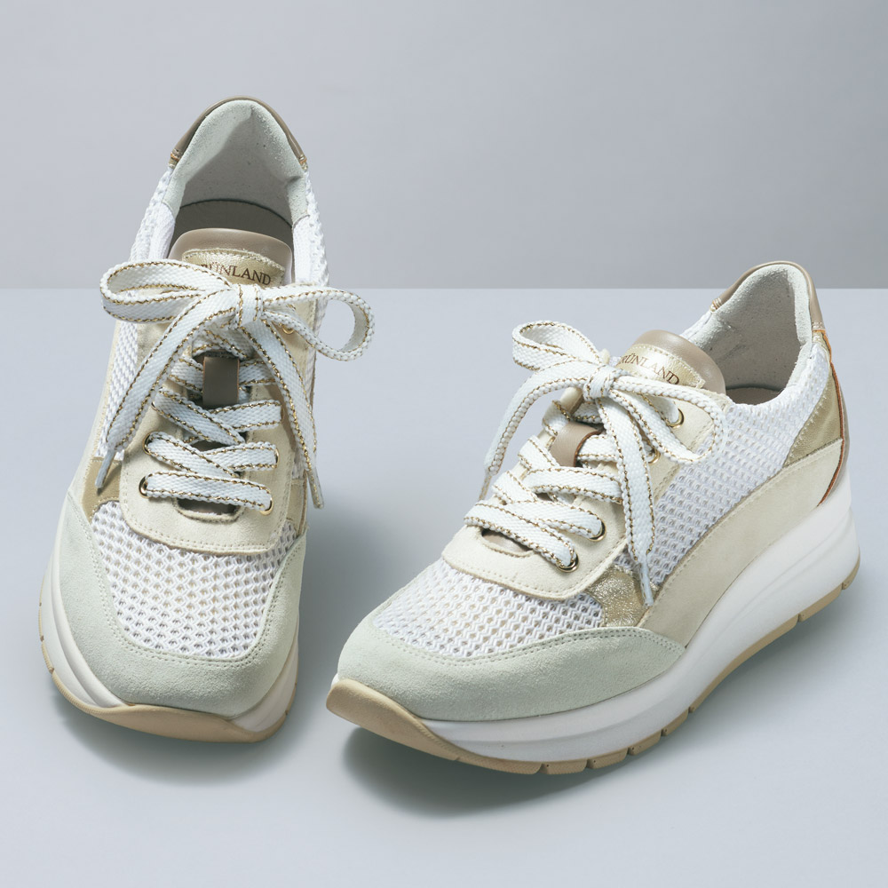 メッシュスニーカー