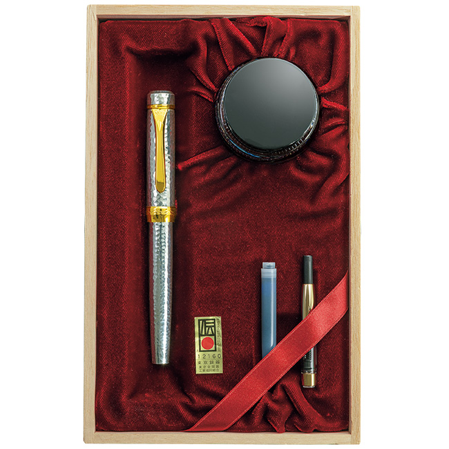 伝統工芸士作・鍛金磨き万年筆