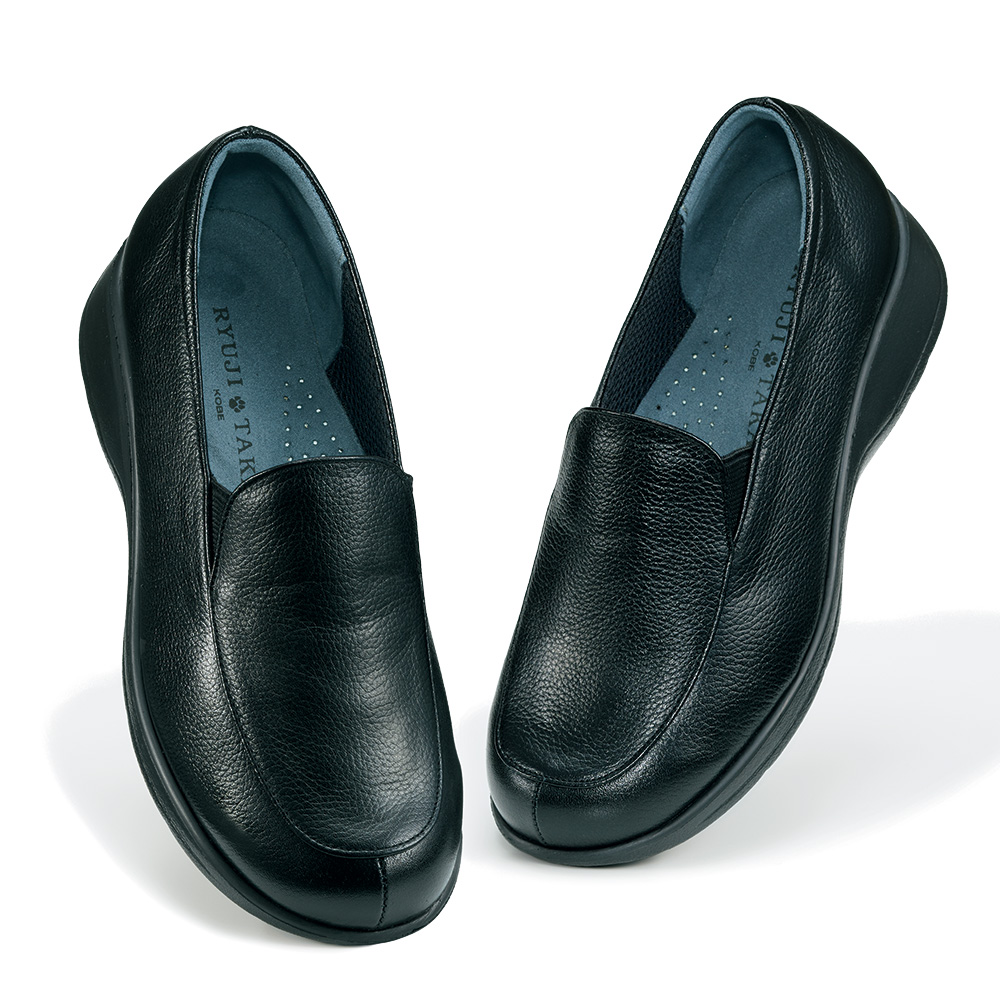 軽量ソールのシンプルスリップオン