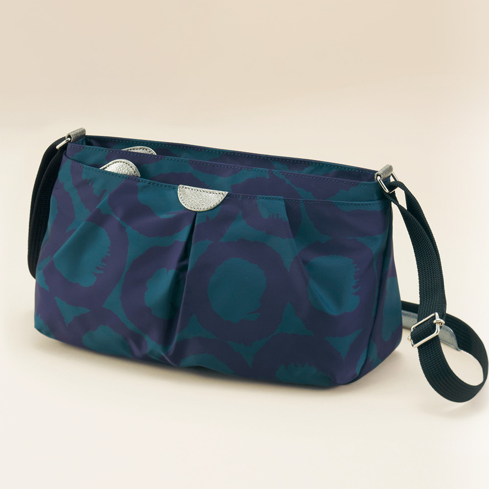 サークル柄ナイロンショルダーバッグ