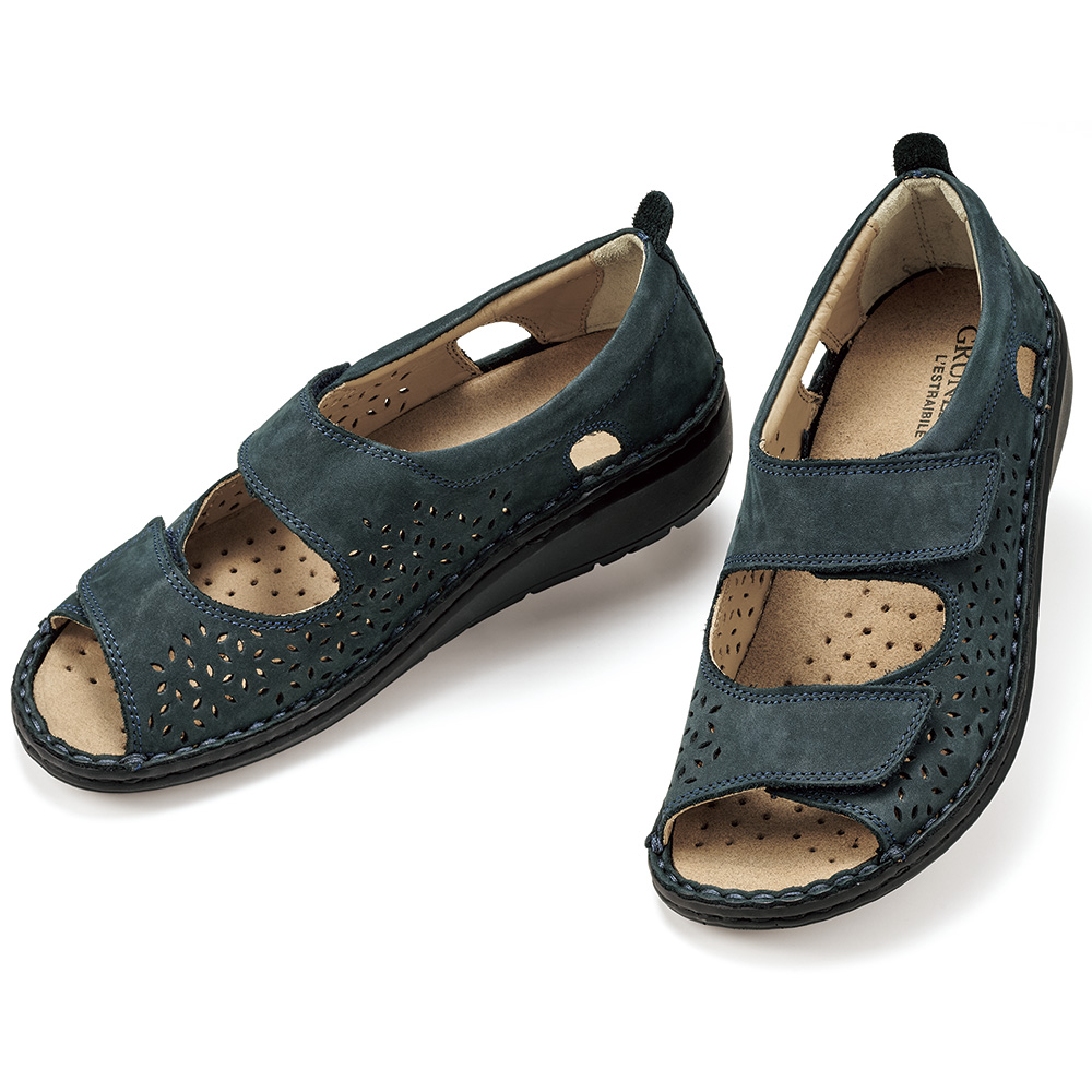 4E･かかとが隠れるデザインサンダル