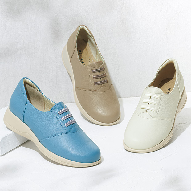 軽量ソールのエコレザースリップオンスニーカー