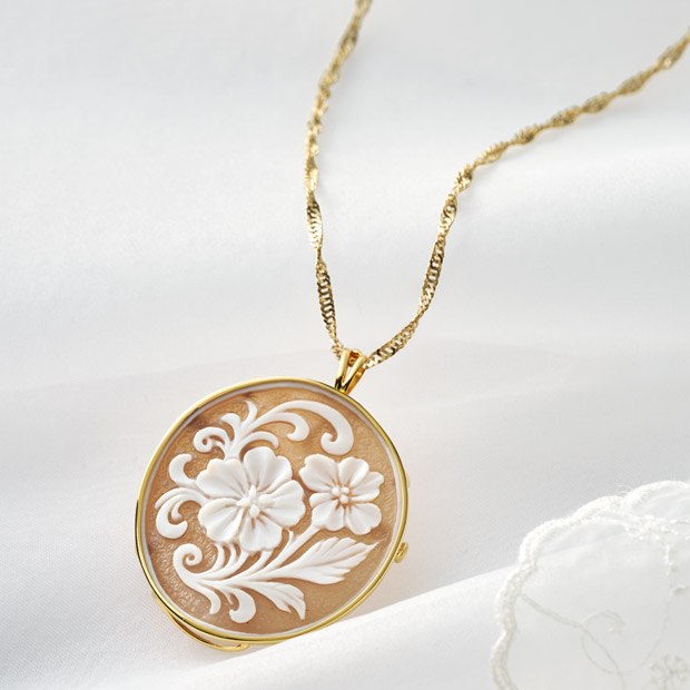 イタリア製シェルカメオブローチ／ペンダント兼用