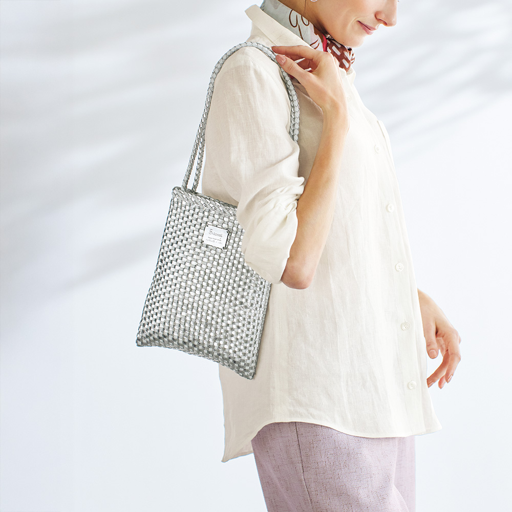 手編みのゴートレザーバッグ