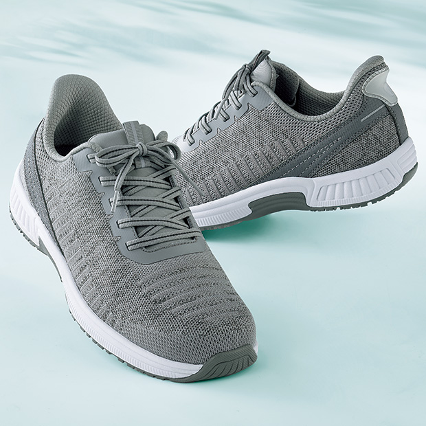 ハンズフリーの4E快適シューズ／YARI