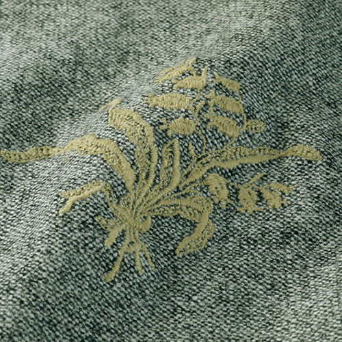 刺しゅうのウール混スカート