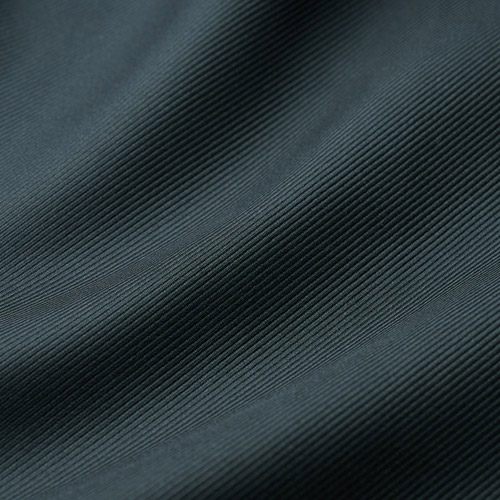 ワイドラウンドカラーの老舗のシャツ