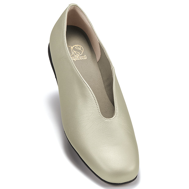 カットデザインスリップオンシューズ