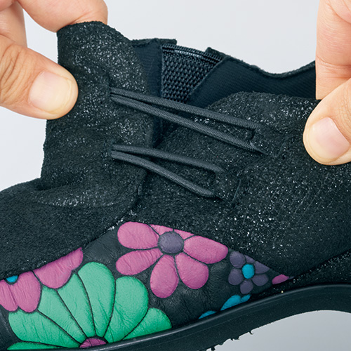 4E型押しレザースリップオン／フラワー