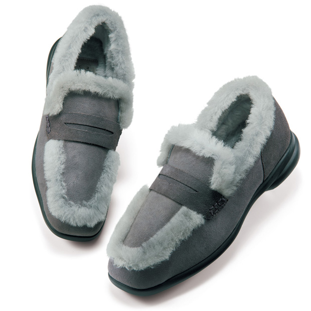 一枚革のムートンローファー