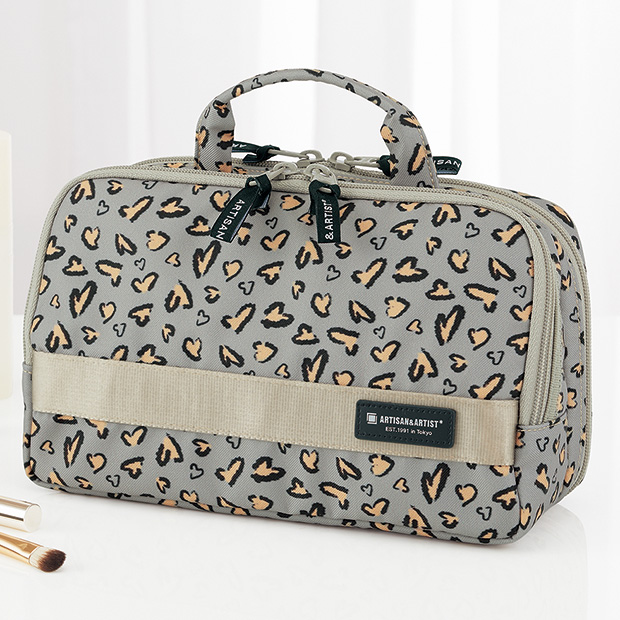 たっぷり入る化粧ポーチ／ミス･パンテール