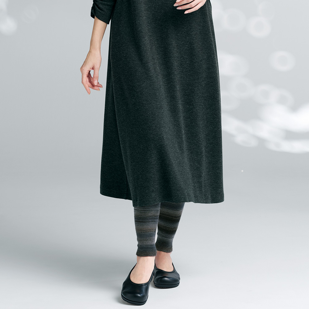 シンプルな4Eスリップオン