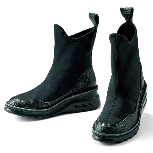 ストレッチ素材を使った軽量ブーツ