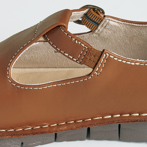 Tストラップシューズ