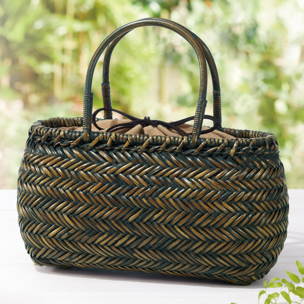 籐のハンドバッグ