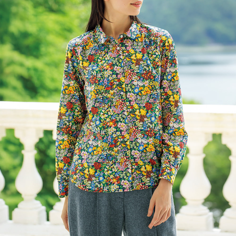 リバティプリントブラウス