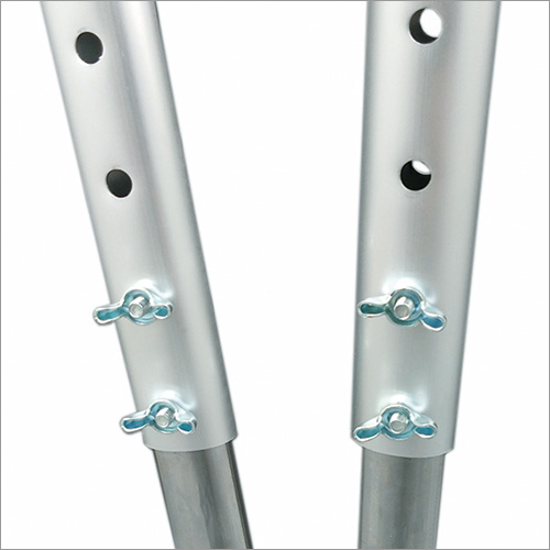 自立する車輪付き草刈りはさみ