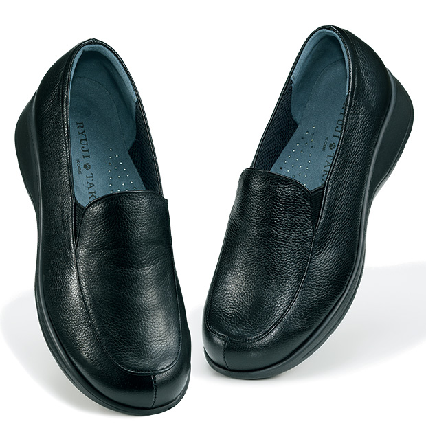 軽量ソールのシンプルスリップオン