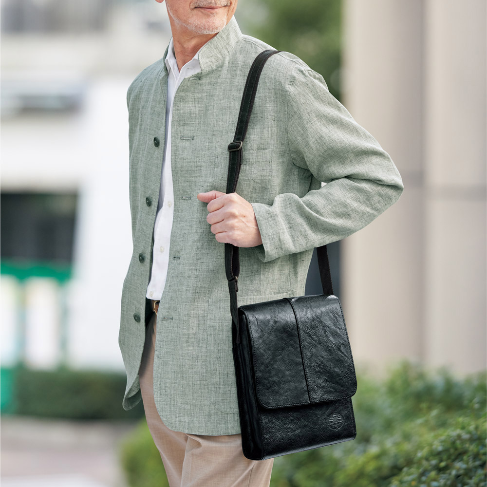 シャドー仕上げレザーのショルダーバッグ