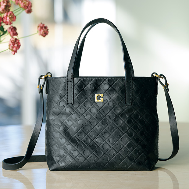 型押しレザーショルダーバッグ