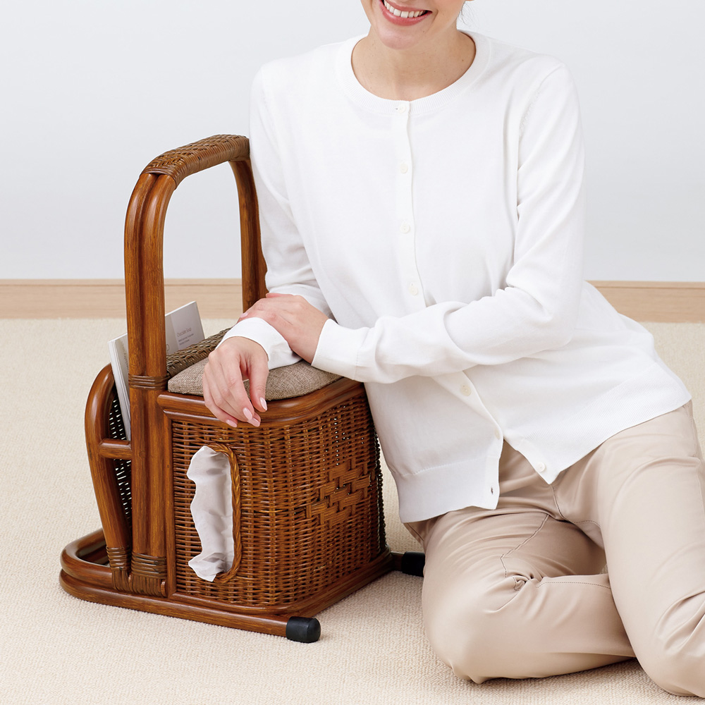 籐製つかまり立ち台／小物入れ付