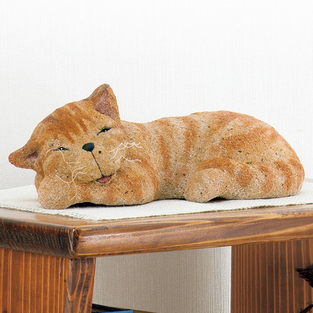 会津桐のこ人形／寝そべり猫