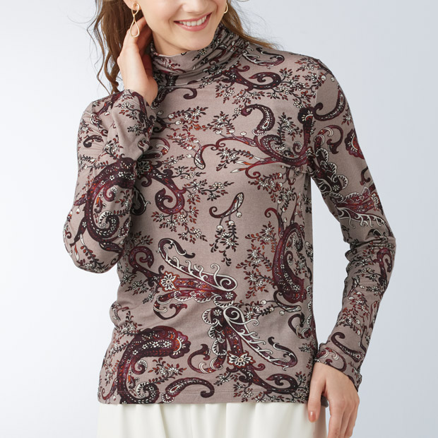 タートルネックプルオーバー