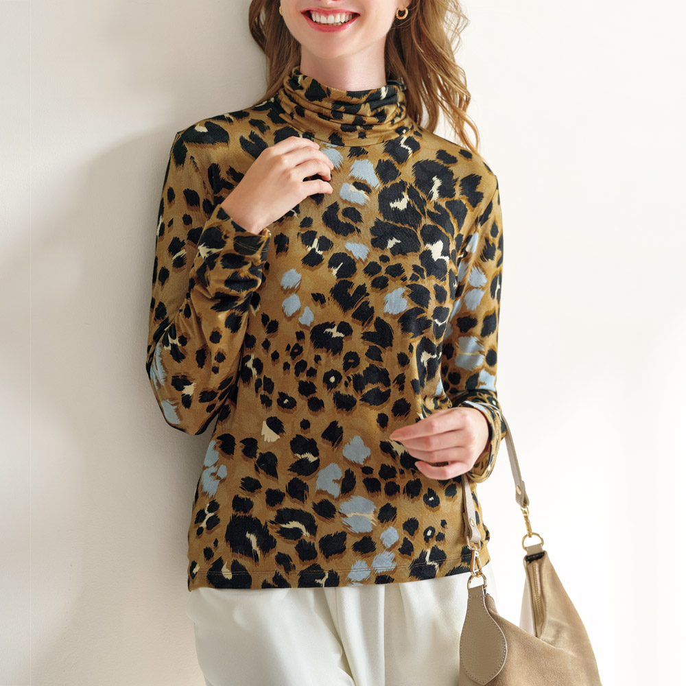 タートルネックプルオーバー