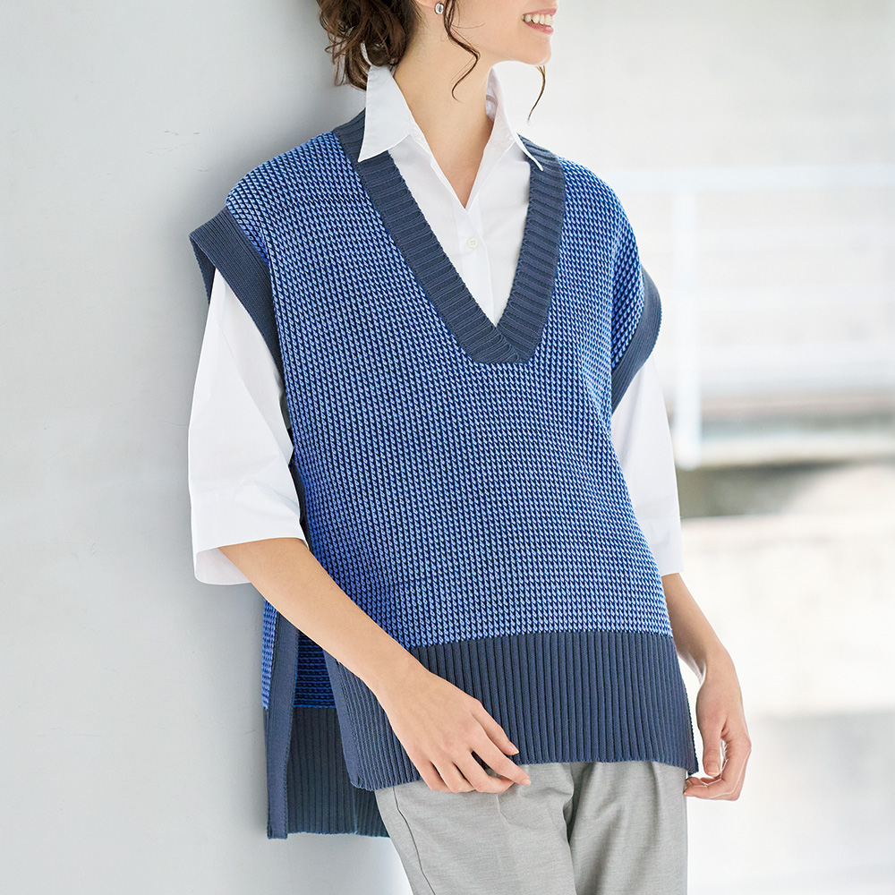 オーバーサイズのニットベスト