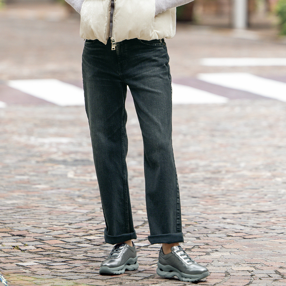 歩行が快適なデザインスニーカー