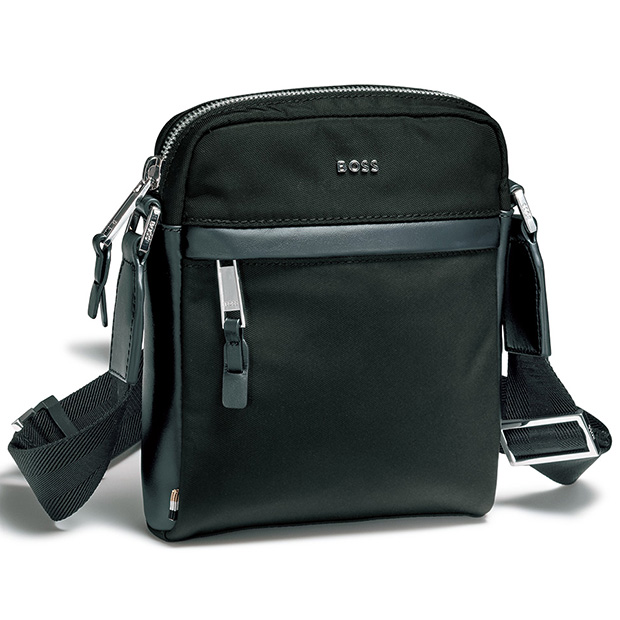 レザー使いショルダーバッグ