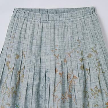 刺しゅう入りタックスカート