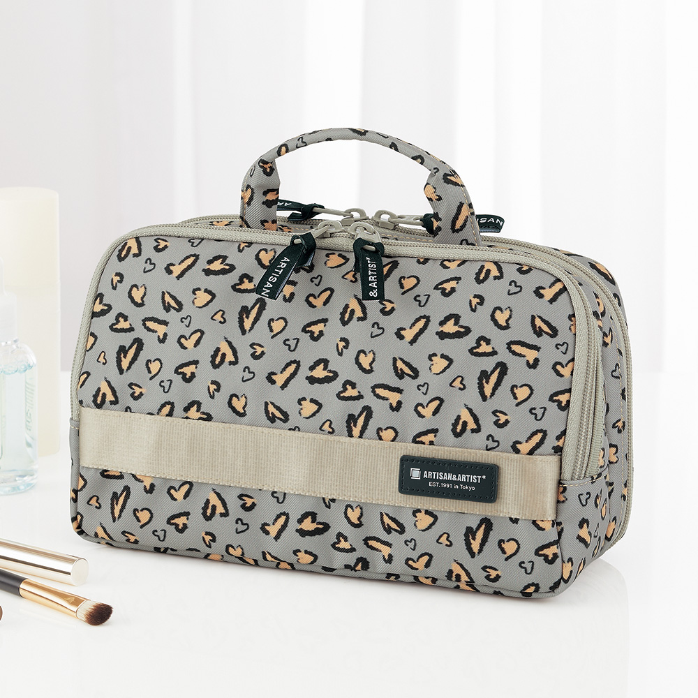 たっぷり入る化粧ポーチ/ミス・パンテール