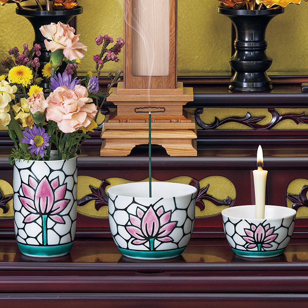 九谷焼／三具足（蓮と菊）