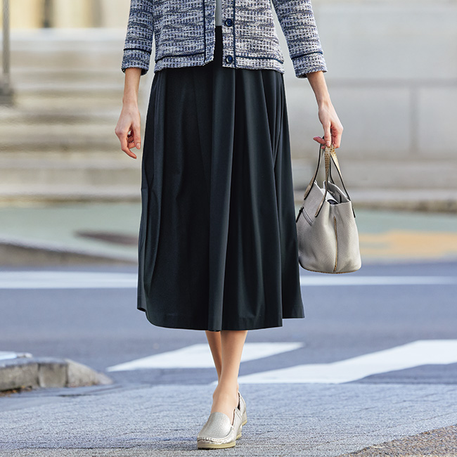 柔らかソールの4E軽量シューズ