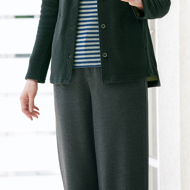 両面起毛のワイドクロップドパンツ