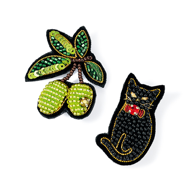 クロネコのブローチとグリーンオリーブのピンズセット