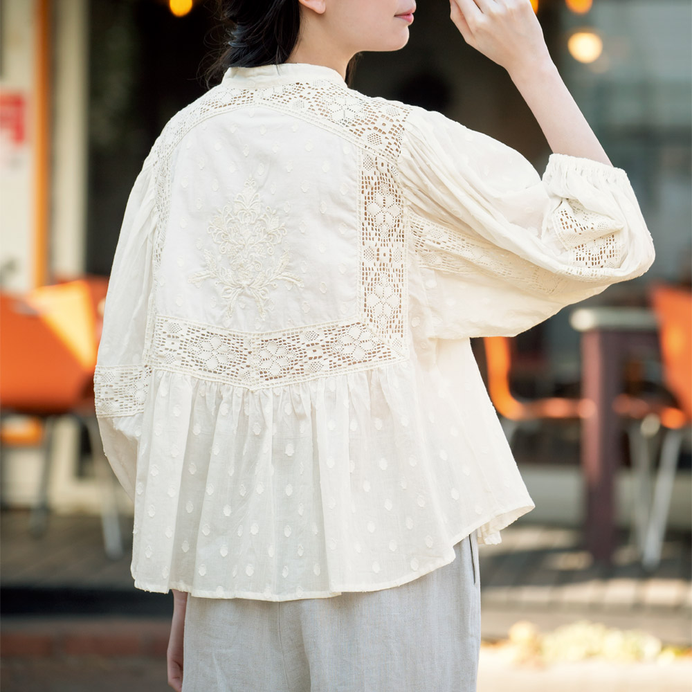 カットドビーレースと刺しゅう使いブラウス
