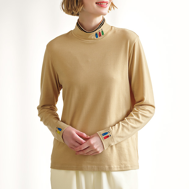 重ね着風ハイネックプルオーバー