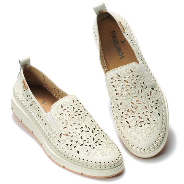 椰子柄レーザーカットデザインスリップオン