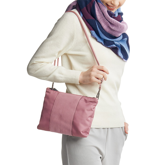 異素材使いのショルダーバッグ