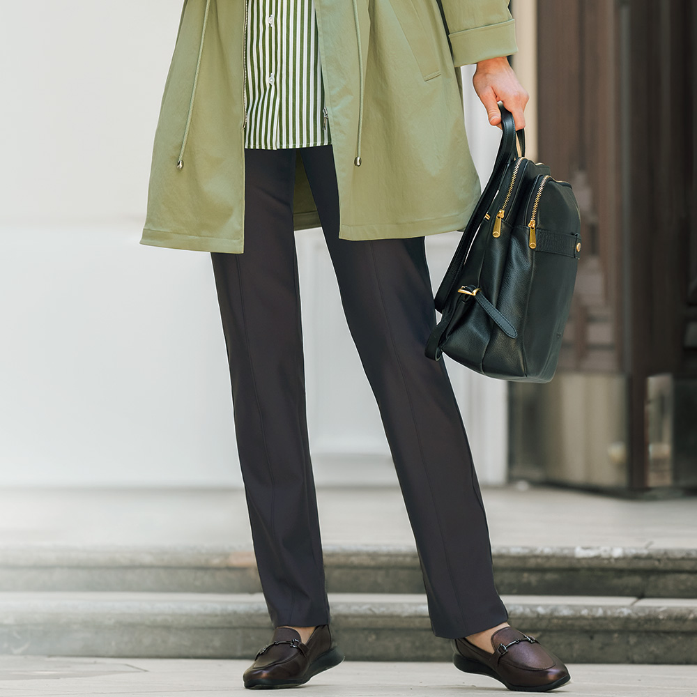 センターシームストレートパンツ