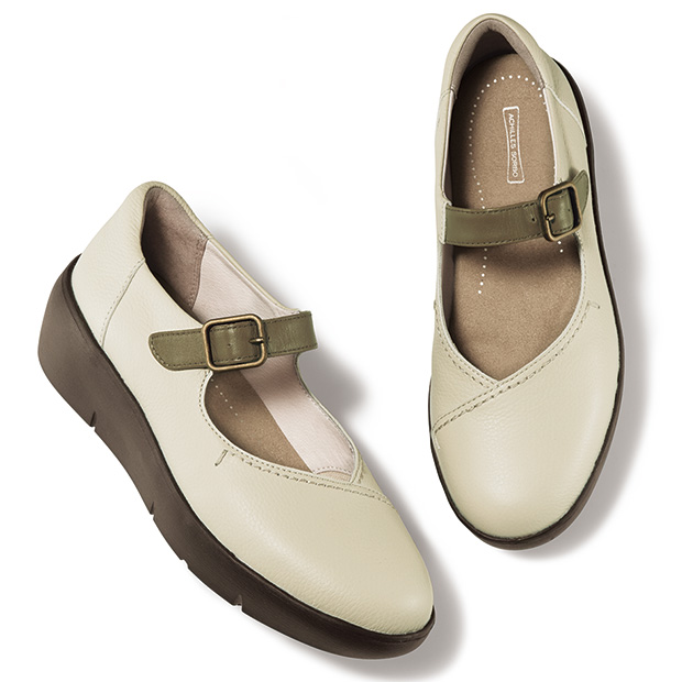 ストラップシューズ