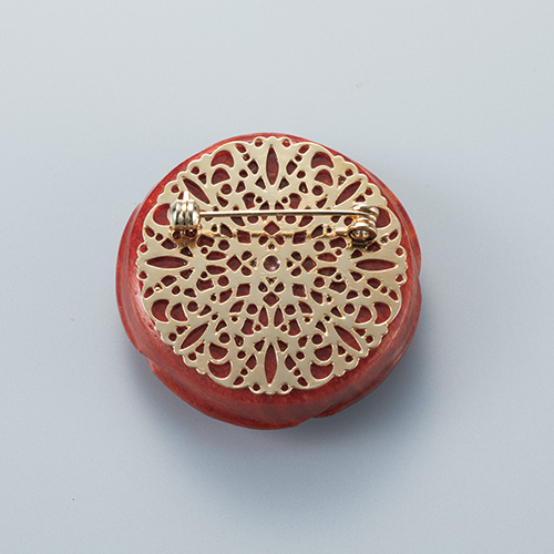 オオイソバナ珊瑚バラ彫りブローチ