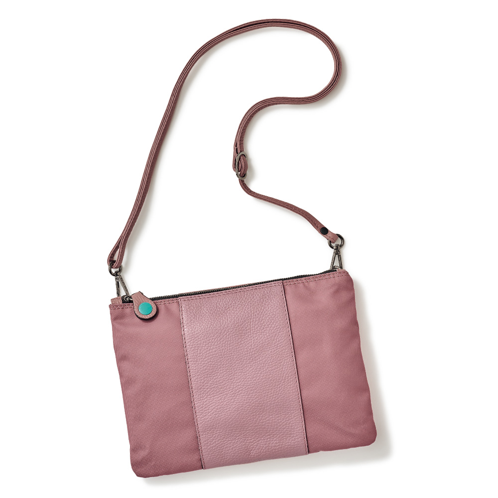 異素材使いのショルダーバッグ